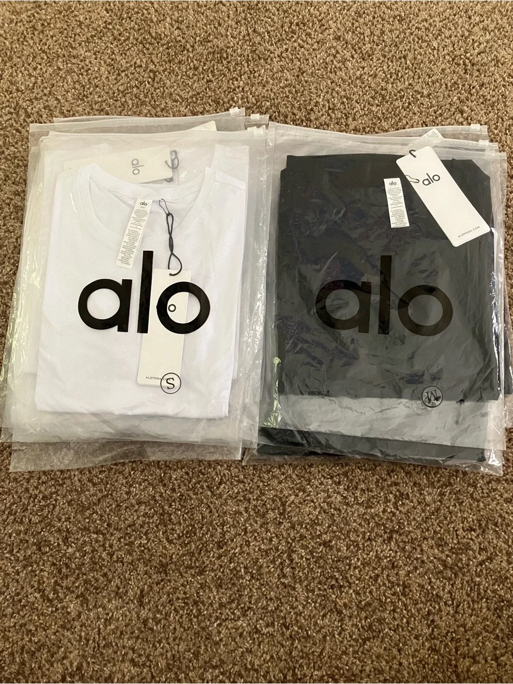 ALO Yoga Black or White Short Sleeve Tee